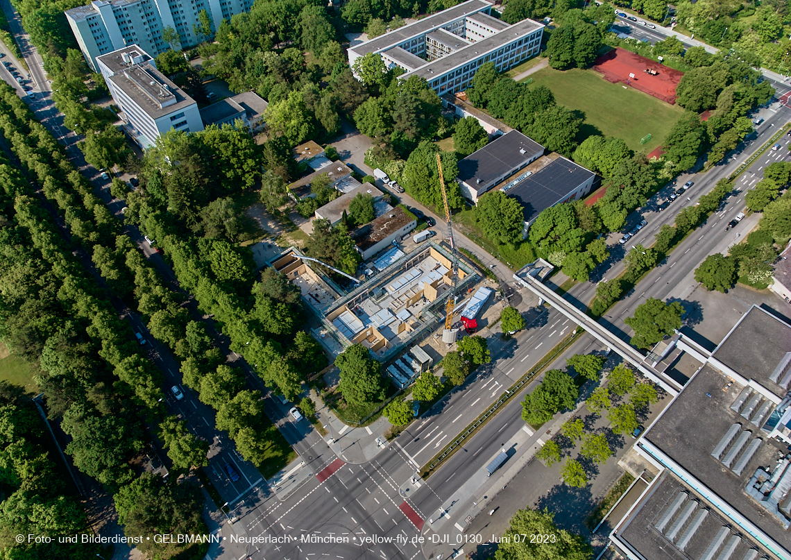 07.06.2023 - aktuelle Fotos von der »<strong><i>Baustelle zum Hort für Kinder</i></strong>« in Neuperlach in München